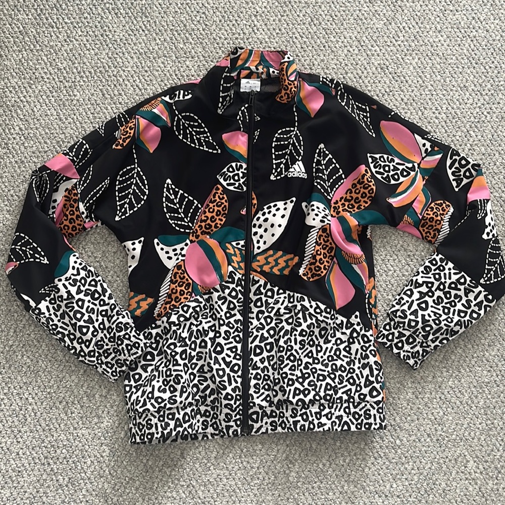 Mesh lined jogging jacket